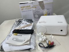 PORTABLE LED PROJECTOR　ポータブルプロジェクター　美品