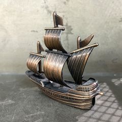 アンティークシャープナ―　鉛筆削り付き小さい船の帆船のオブジェ【ＭＯマリン】