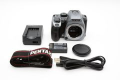 ☆ ショット数2,237回 ☆ PENTAX K-70 ボディ シルバー ■ ほぼ新品 ■