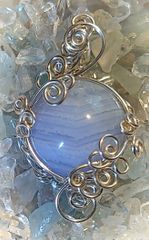 高品質　ブルーレースアゲート(14mm) ワイヤーアート・ペンダント
