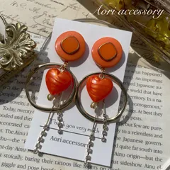 レトロポップオレンジ〜レトロボタン×ドイツ製オレンジハートピアス
