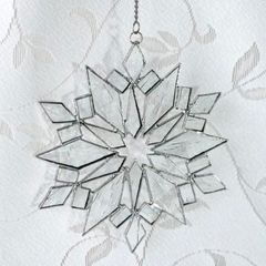 ステンドグラス雪の結晶オーナメント⭐︎サンキャッチャーガラスクリスマス