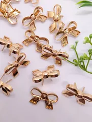 リボン 差し込み金具（ゴールド） かわいい金具 パーツ 31×28mm 相当 ハンドメイド 10個セット　資材 バッグ  アクセサリー 装飾 DIY 手芸 パーツ 布小物　手作り 財布　皮製品　金属パーツ　手芸材料