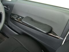 【数量限定アウトレット・旧仕様】200系ハイエース ESアームレストPLUS 運転席側 ブラックモケット Midタイプ