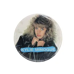 カイリー・ミノーグ Kylie Minogue ビンテージ 缶バッチ ミュージシャン 歌手 ピンバッチ レトロ 缶バッジ brooch-7283
