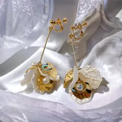 ホワイトシェルフラワー イヤリング★ブライダル ウェディング 結婚式 アクセサリー