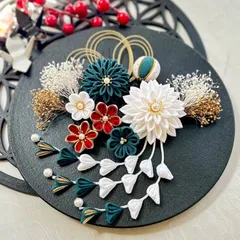 ＊°:｡＊ つまみ細工 髪飾り ＊ ｡:°＊  白　青碧　赤　ゴールド　成人式　卒業式　振袖　袴　ホワイト　青緑　金　青　緑　ブルー　グリーン