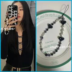 モノトーンハートビーズスマホストラップ 🖤 phone strap ハンドストラップ リストレット ビーズ ストラップ バックチャーム Newjeans ニュージーンズ ハニ HANNI 海外セレブ 黒白 ビーズ パール 携帯 スマホ スマートフォン用 韓国