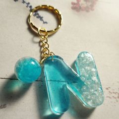 N】イニシャルキーホルダー☆幻想的☆水色☆レジン☆ハンドメイド完成