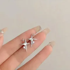 28.星形の小さなスタッドピアス
