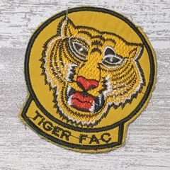 TI16B TIGER 虎 ベトナム 戦争 ワッペン TIGER FAC タイガー トラ 動物  刺繍 おしゃれ リメイク アメリカ軍 アメカジ 人気 黄