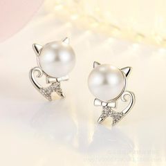 ★猫型　ピアス　シルバー★パール★スタッドピアス★ジルコン★送料無料★迅速発送
