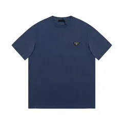【本日限定特価】Prada クラシックロゴ クルーネックTシャツ - オーバーサイズデザインで男女兼用 [本日特価|新品未使用品]