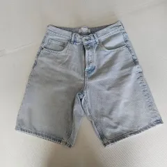 ZARA(ザラ) ライトブルーデニム ハーフパンツ 30 サイズ 出品