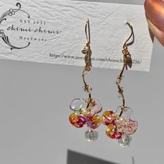 揺れるお花とクリアビーズのピアス
