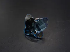 ■美品■ SWAROVSKI スワロフスキー クリスタル バタフライ ピンブローチ ピンバッジ アクセサリー ライトブルー系×シルバー系 DY0224