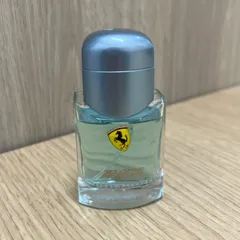 廃盤品　新品未使用　フェラーリ　ライトエッセンス　オードトワレ　香水　75ml② Ferrari 送料無料 【訳あり】 フェラーリ スクーデリア ライト