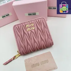 【今日特価】Miu Miu ミュウミュウ クラシック刺しゅうプレス柄財布 小羊皮使用、仕上げ精良