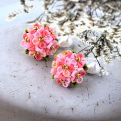 ❁つまみ細工桜ピアス ・おとなかわいい和風ピアス❁着物・和装・浴衣・小さなつまみ細工・ハンドメイドピアス・スタットピアス・ハンドメイドアクセサリー