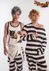【中古】生写真(男性) 堂本翔平(ジャン・カルロ)・佐藤慎亮(イウ゛ァン・フィオーレ)/キャラクターショット/DVD「舞台『THE STAGE ラッキードッグ1 Break Through』」映劇予約特典2ショットブロマイド