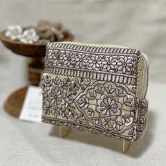 インド刺繍リボンのボックスファスナーポーチ（ベージュ系）