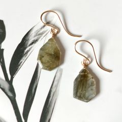 1点作品☆ ダブルポイントクリスタルピアス イヤリングに変更可能