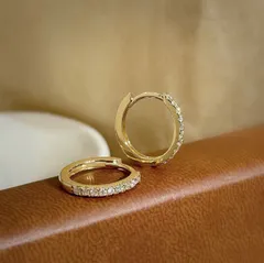 0009_金メッキ 8mm_ファッショナブルな金銀小物 ジルコニア微細埋め込み 軽ラグジュアリーピアス 気質高級感 シンプルモダンなイヤーカフ 金メッキ 金属アレルギー対応