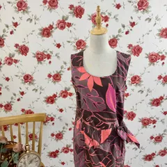 レトロリーフ柄 ノースリーブ ワンピース バックファスナー付き ブラウン×ピンク モードデザイン 夏ワンピース レトロモダン 古着 レディース かわいい 上品