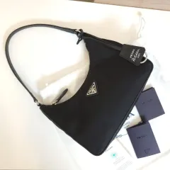 2025年最新】prada 2005 re edition nylonの人気アイテム - メルカリ