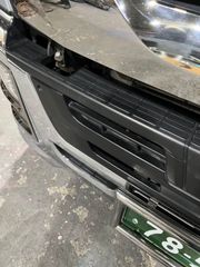 ISUZU/いすゞ自動車/フロントバンパー/ステップ/樹脂パーツ/純正部品/トラック/大型/ギガ/GIGA/フロント/