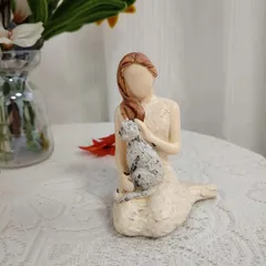 新品未使用置物 オブジェ ガーデンオーナメント 猫を抱っこしている女性 室内 屋外 インテリア 玄関 リビング ダイニング 装飾 庭 ガーデニング 装飾のサムネイル