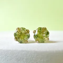 【JORIE】14kgf、silver925 8月誕生石　スクエアライトペリドット（4mm/4爪）刻印あり アガット、ノジェス、エテ、ヴァンドーム青山、4℃、天然石、金属アレルギー