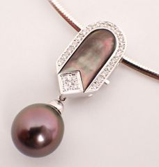 美品 ブラックシェルダイヤパールネックレス D0.20ct K18WG 16.2g ホワイトゴールド 18金 黒蝶真珠 直径12mm レディースのサムネイル