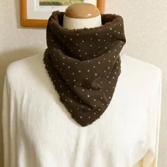 三角形のネックウォーマー（ランダムドット柄ブラウン＆シープボア）内ボア生地4色から選べます