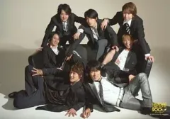 【中古】生写真(ジャニーズ) 関ジャニ∞/集合(7人)/横型・黒ジャケット・黒ソファ・横山・村上下・センター錦戸・背景グレー/KANJANI∞ LIVE TOUR 2008 ∞だよ!全員集合 夏だ!ツアーだ!!ワッハッハー!!! オリジナルフォトセット