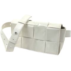 BOTTEGA VENETA イントレチャート カセット ボディバッグ 白色系