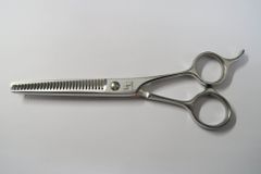 Cランク【UTSUMI ウツミ 内海】 KS-29 セニング 美容師・理容師 5.5インチ 右利き 【中古】:H-9266