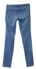 Mサイズ UNIQLO ユニクロ スキニーパンツ スッキリ見せるスキニーフィット 脚にフィットするスリムなシルエットで、美脚効果◎ 明るすぎず落ち着いたブルーで、ナチュラルにもスタイリッシュにも どんなカラーとも合わせやすい万能トーン。 S293