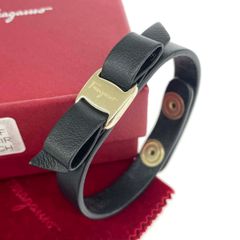 未使用品】Salvatore Ferragamoフェラガモ チョーカーブラック - メルカリ