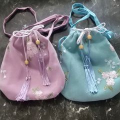 華流 刺繍 巾着バッグ タッセル付き 水色 パープル