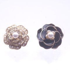 お花　ピアス　（左右非対称）