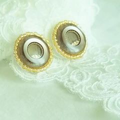 ☆1点のみ！☆ビンテージボタン使用☆イヤリング(ピアスに加工もできます)☆003