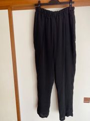 テーパードパンツ