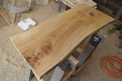アウトレット クリ(栗)の一枚板 長さ約98cm 幅約39～44cm 厚さ約3.9cm DIY用 Z012