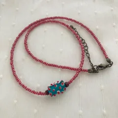 とんぼ玉と赤いビーズのネックレス