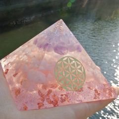 ✨高品質＆超強力　黄金比ピラミッド型オルゴナイト✨
