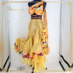 ベリーダンス オリエンタル 衣装 上下セット オレンジ系 イエロー系 黄色 ゴールド系 花柄 模様 ラメ レース スリット 発表会 イベント 舞台 鮮やか フリル サイドスリット カラフル トップス スカート セットアップ