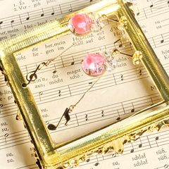 ヴィンテージガラス　ピンク　サークル　ト音記号と音符　ピアス　イヤリング