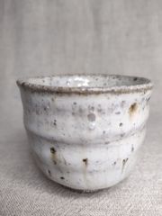ね*き様 十代三輪休雪(休和)萩焼 猪口 共箱 陶歴 白萩 ぐい呑 酒器 ね*き様 十代三輪休雪(休和)萩焼 猪口 共箱 陶歴 白萩 ぐい呑 酒器
