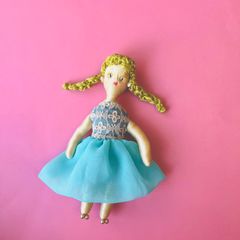 ハンドメイド ミニチュア 人形 ドールチャーム ミナペルホネン